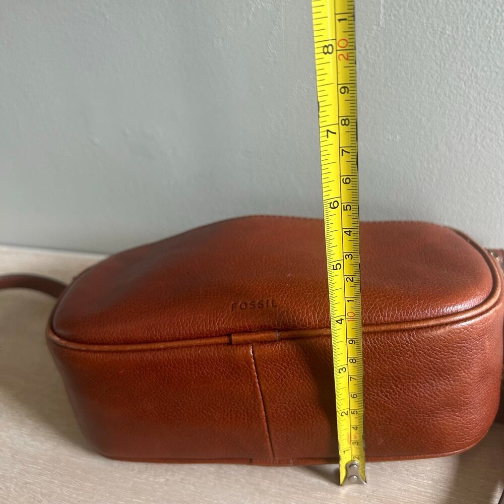 Vintage-Inspired Boho Minimalist Fossil Leather Crossbody - Picture 11 of 16